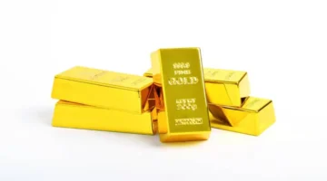 الذهب يغلق أسبوعًا رابحًا ويقترب من مستوى قياسي جديد